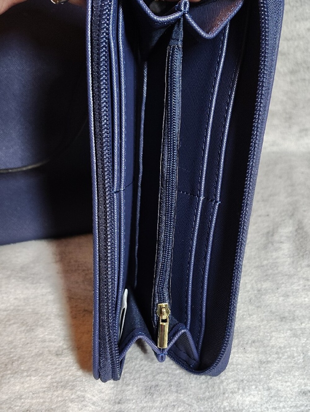 Elegant Navy Tote with Matching Wallet - Minimal Gold Accent - Picture 4 of 5